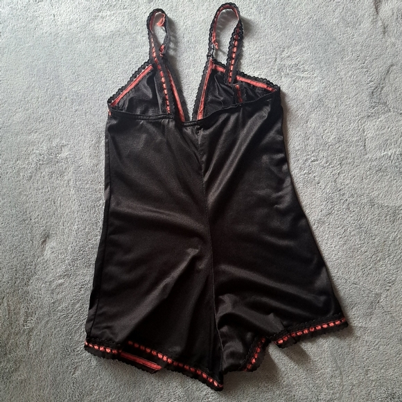 Vtg. 1960's Dupont Nylon Black and Red Rosette Teddy Sm - Picture 11 of 14